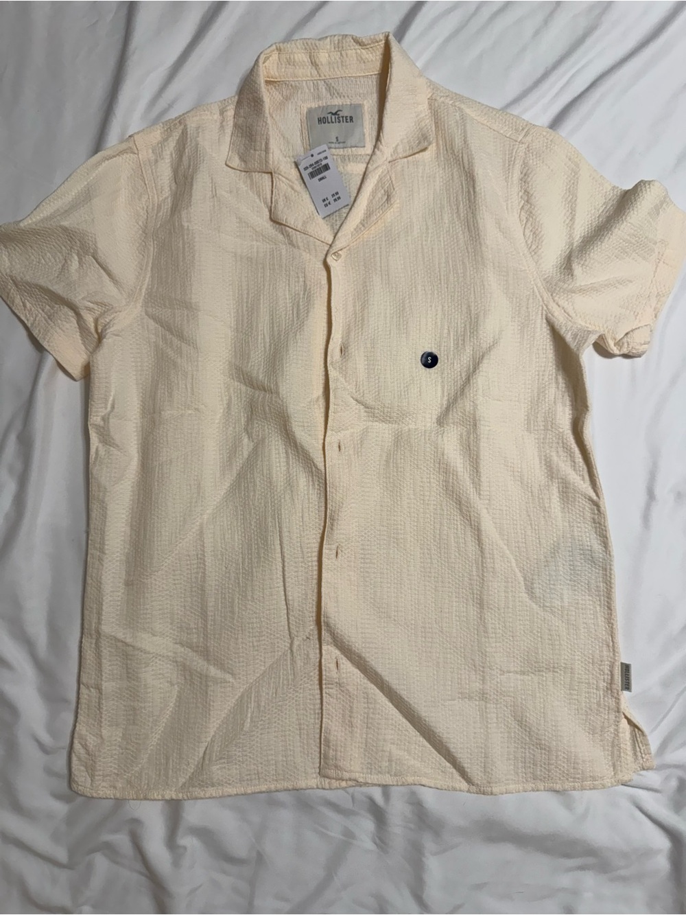 Hollister Men's Short-Sleeve Seersucker Button-Down in Pale Cream